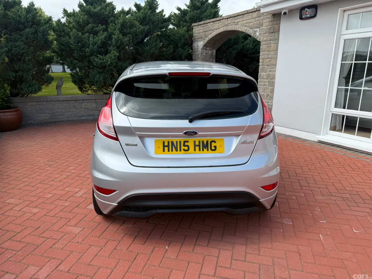 Ford Fiesta Hatchback, Petrol, 2015, Silver