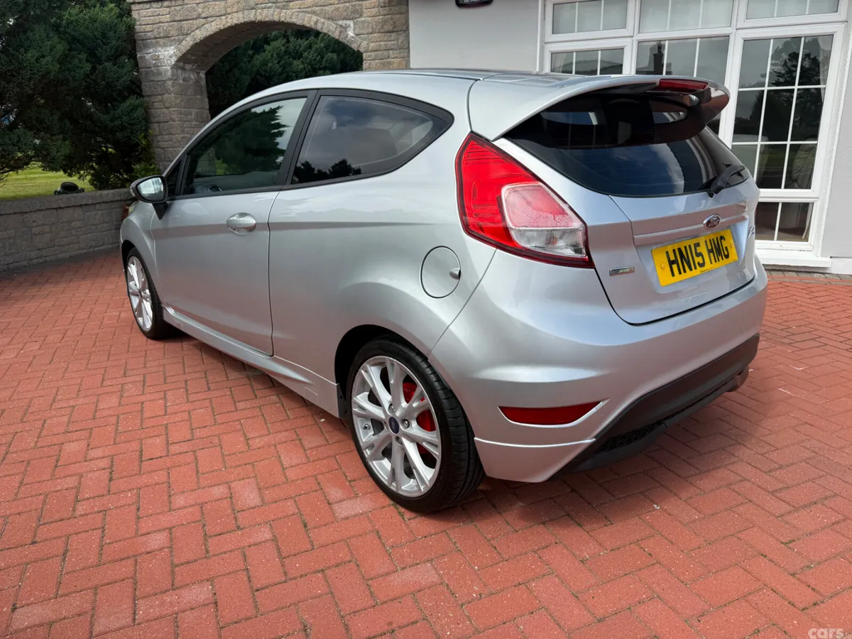 Ford Fiesta Hatchback, Petrol, 2015, Silver