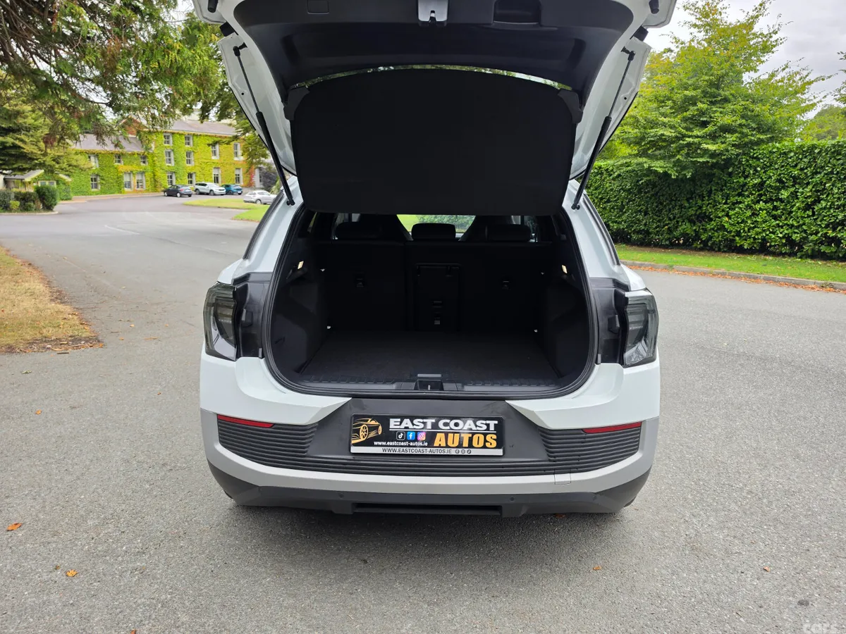 Ford Explorer SUV, Electric, 2024, White