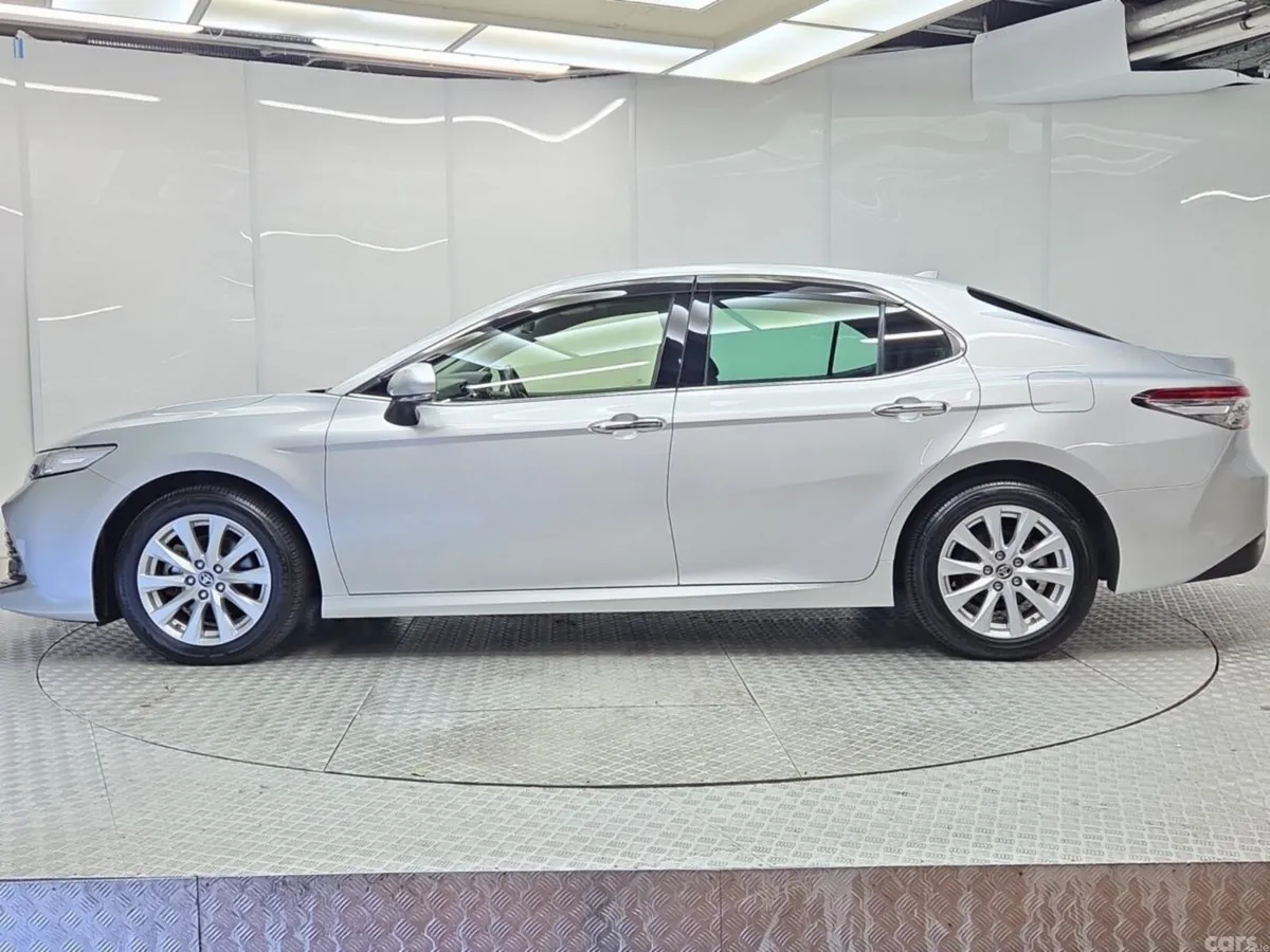Toyota Camry Saloon, Petrol Hybrid, 2021, Silver