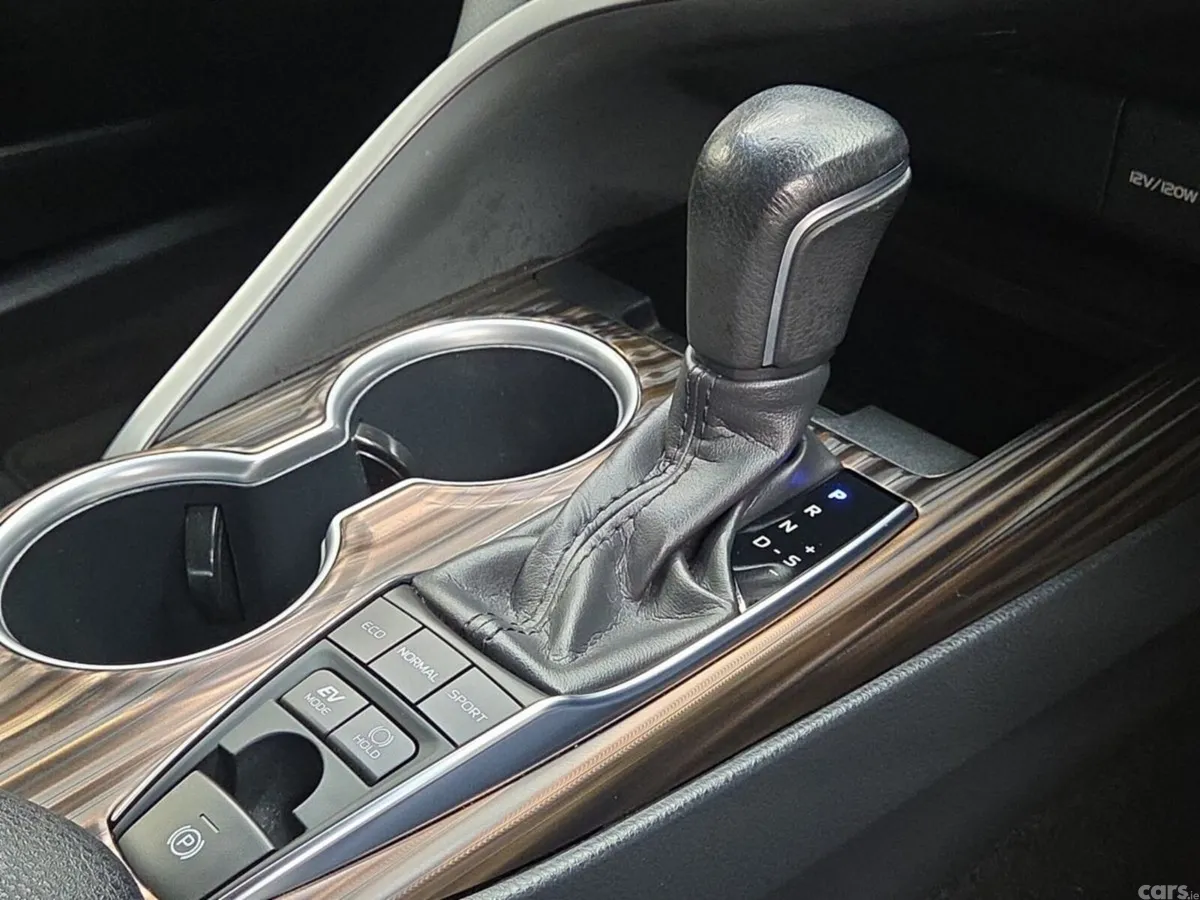 Toyota Camry Saloon, Petrol Hybrid, 2021, Silver