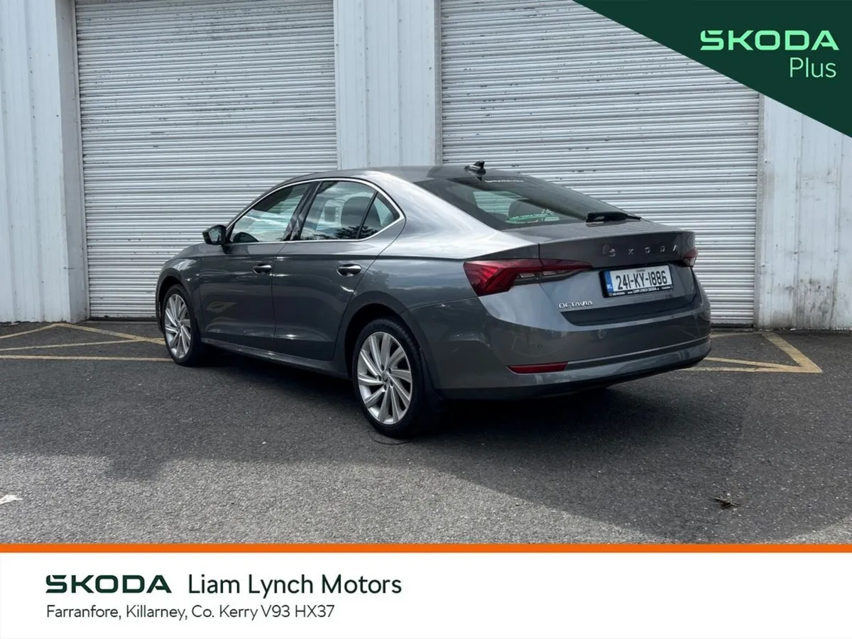 Skoda Octavia Saloon, Diesel, 2024, Grey