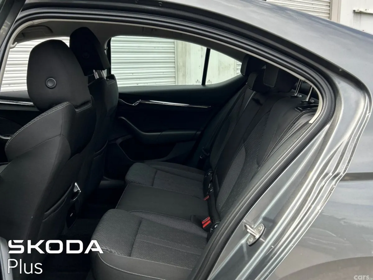 Skoda Octavia Saloon, Diesel, 2024, Grey