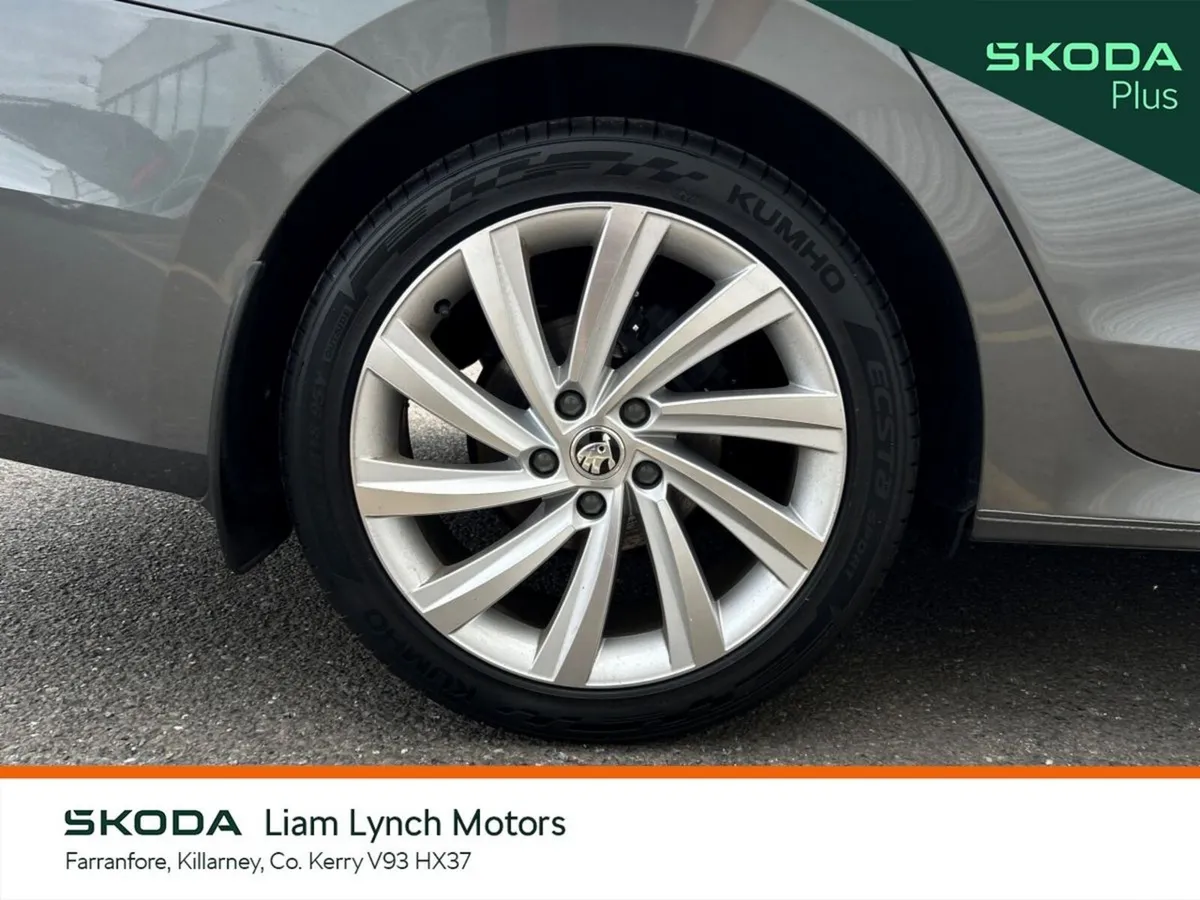 Skoda Octavia Saloon, Diesel, 2024, Grey