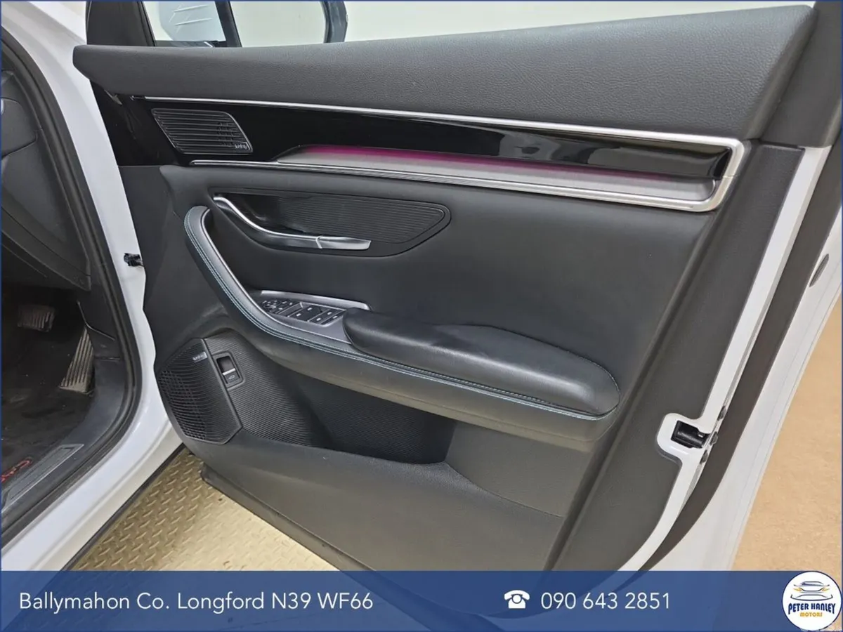 BYD SEAL U Hatchback, Petrol Plug-in Hybrid, 2025, White