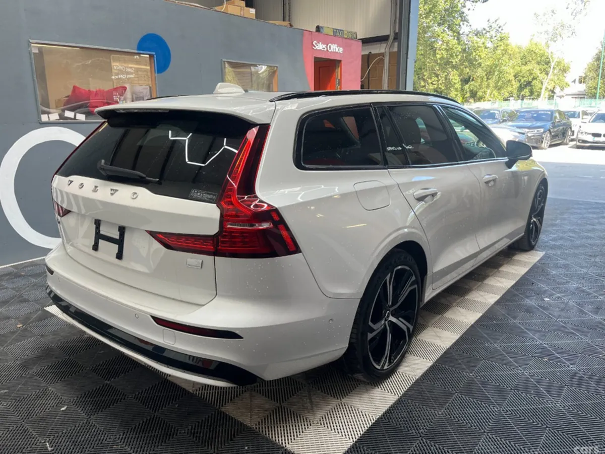 Volvo V60 Estate, Petrol Hybrid, 2023, White
