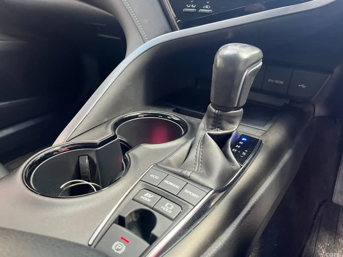 Toyota Camry Saloon, Petrol, 2023, Grey