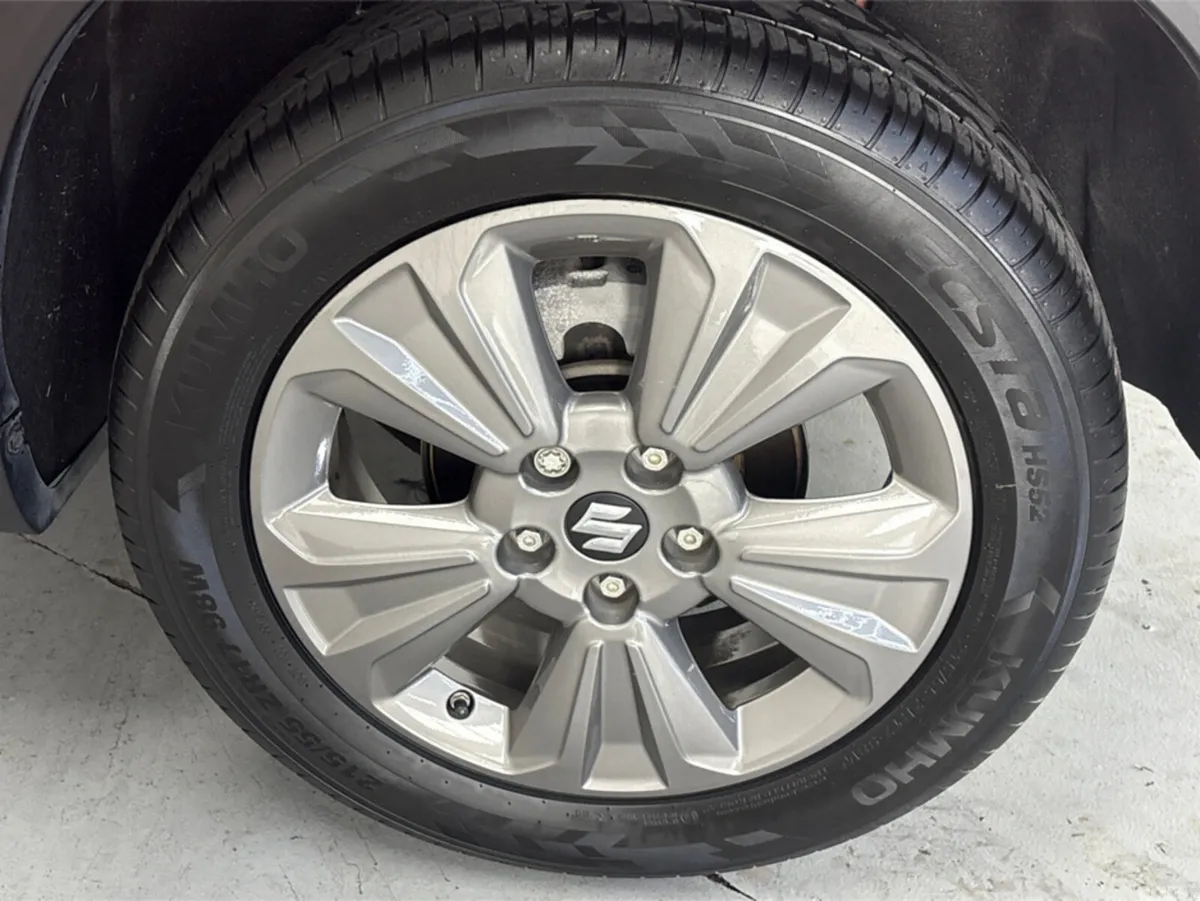 Suzuki Vitara SUV, Petrol Hybrid, 2023, Red