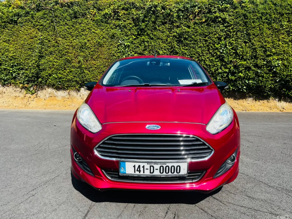 Ford Fiesta Hatchback, Petrol, 2014, Red