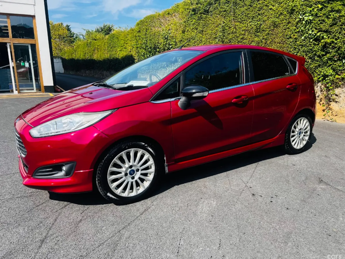 Ford Fiesta Hatchback, Petrol, 2014, Red