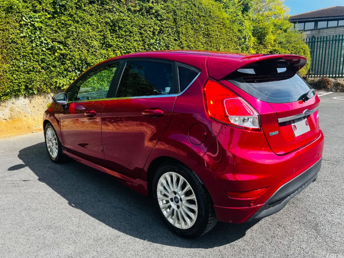Ford Fiesta Hatchback, Petrol, 2014, Red