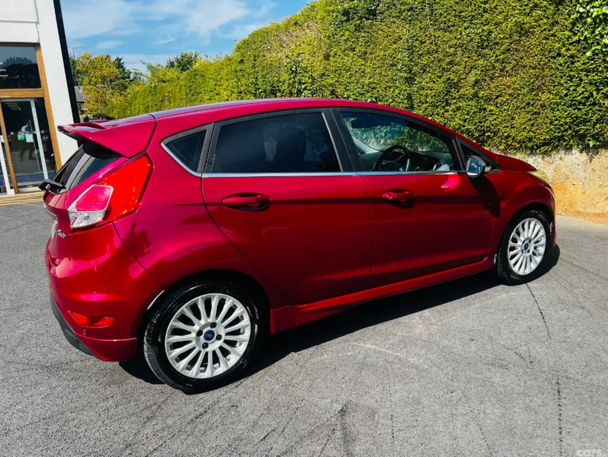 Ford Fiesta Hatchback, Petrol, 2014, Red