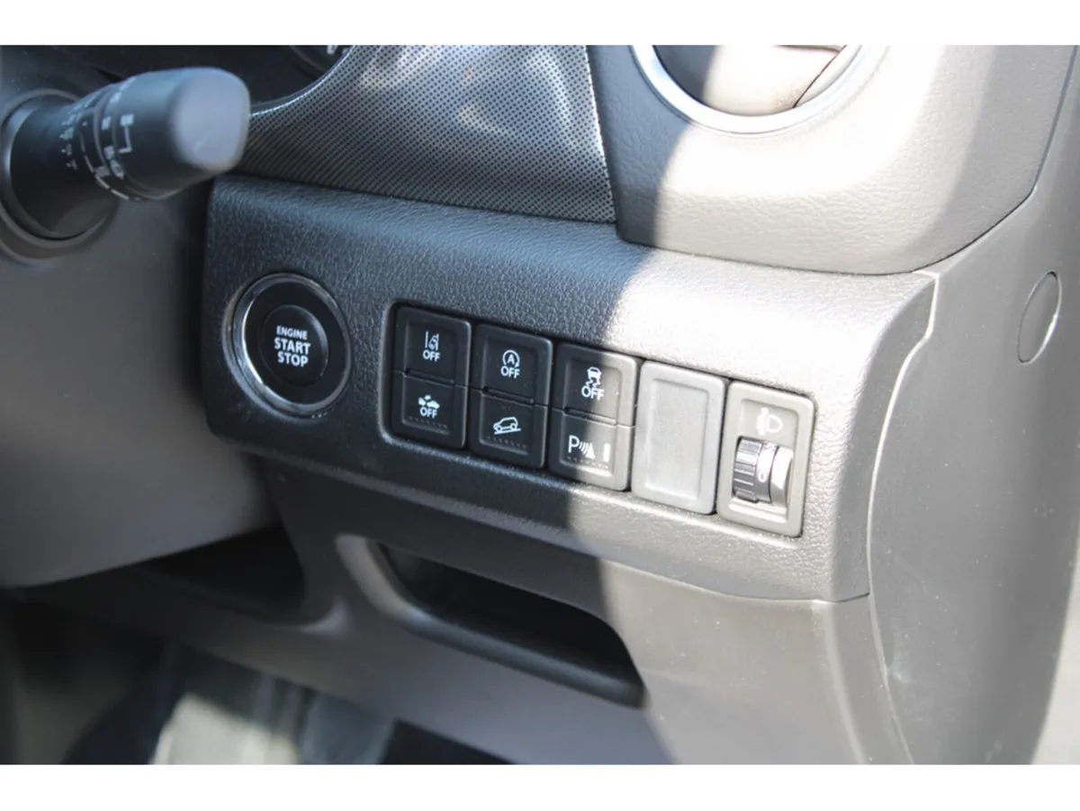 Suzuki Vitara SUV, Petrol Hybrid, 2027, Silver