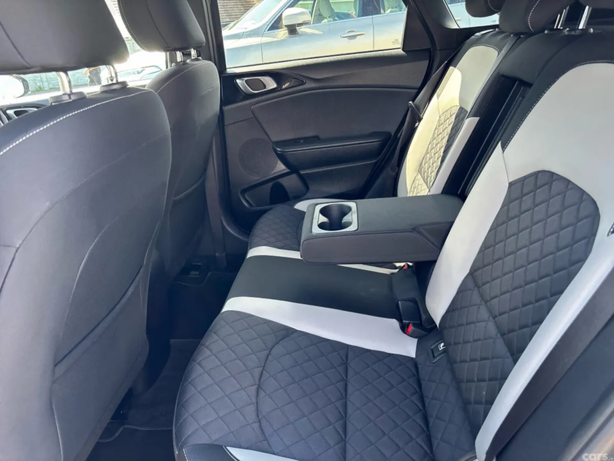 Kia Ceed Hatchback, Petrol, 2021, Grey