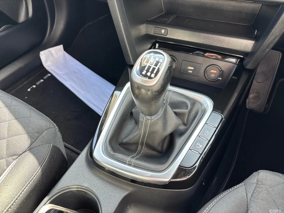 Kia Ceed Hatchback, Petrol, 2021, Grey