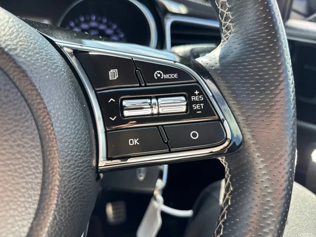Kia Ceed Hatchback, Petrol, 2021, Grey