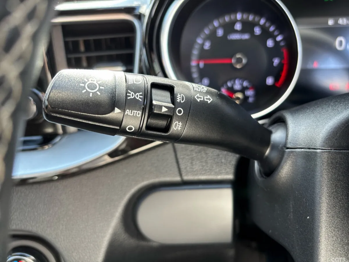 Kia Ceed Hatchback, Petrol, 2021, Grey