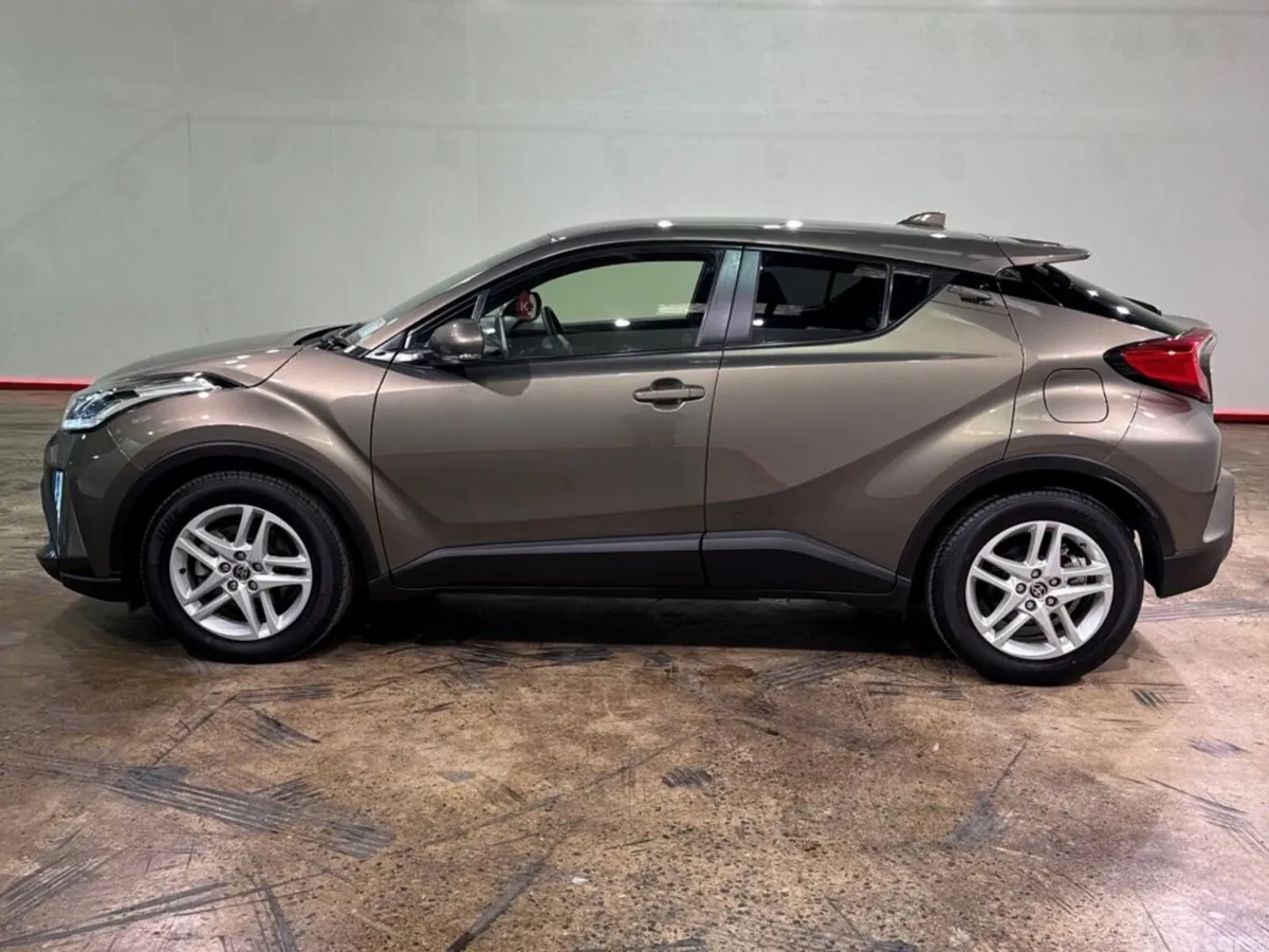 Toyota C-HR SUV, Petrol Hybrid, 2022, Green