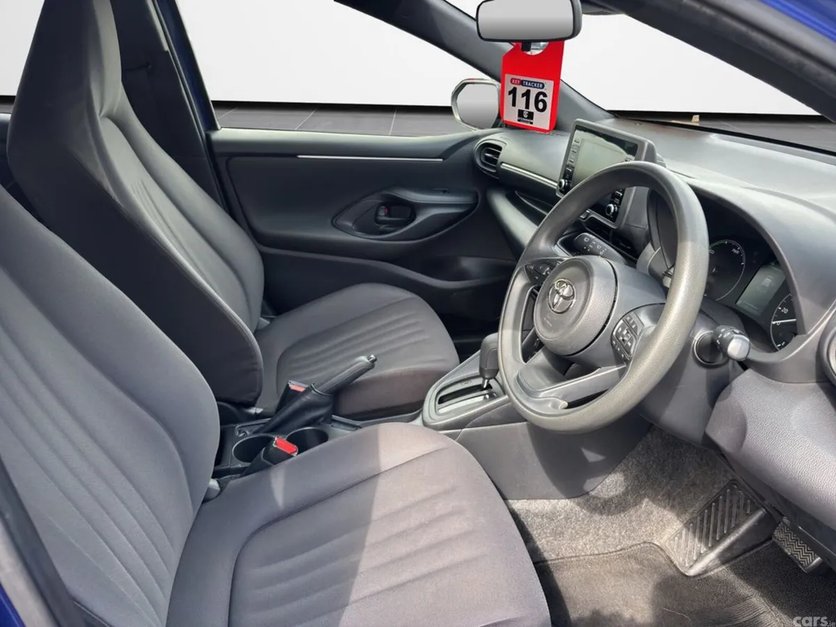 Toyota Yaris Hatchback, Petrol Hybrid, 2022, Blue