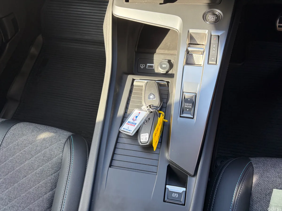 Peugeot 408 Hatchback, Petrol, 2024, Grey