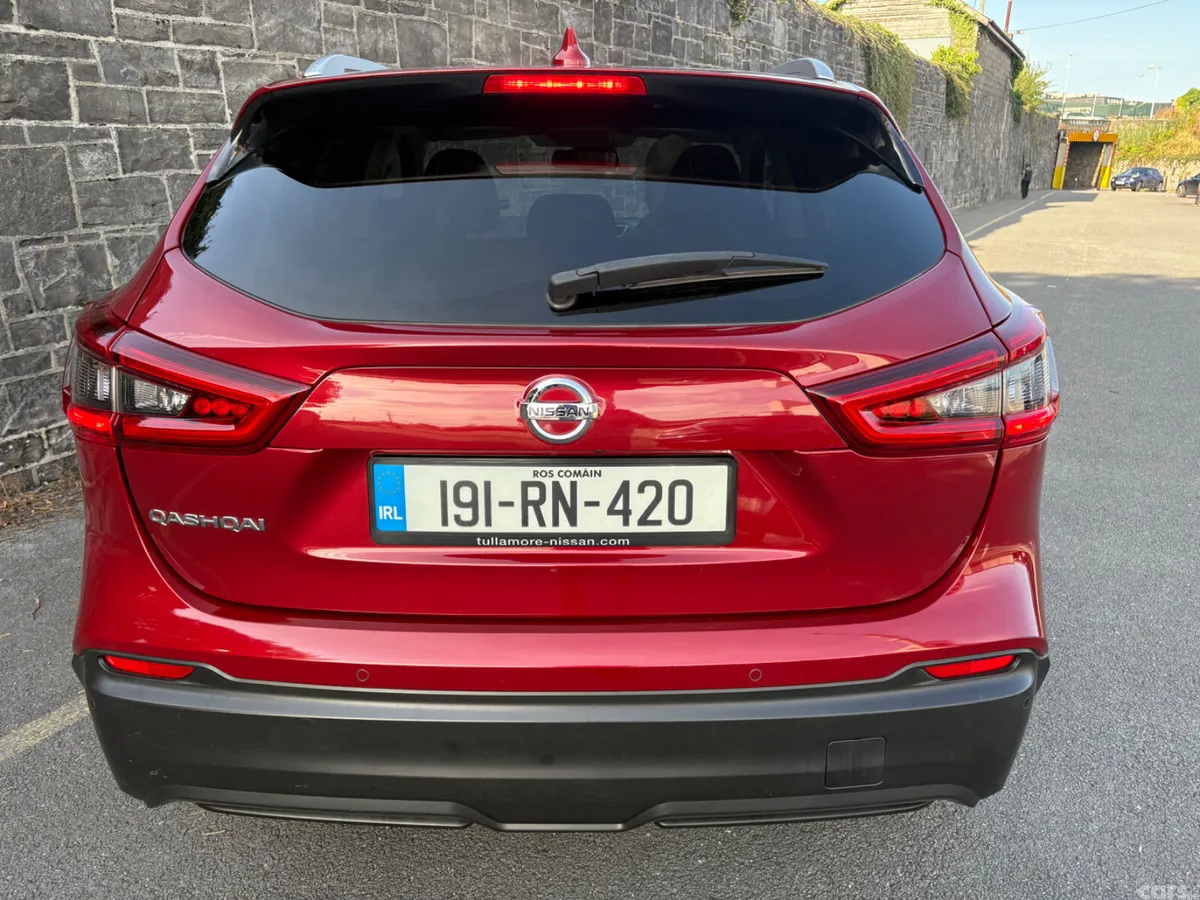 Nissan Qashqai MPV, Diesel, 2019, Red