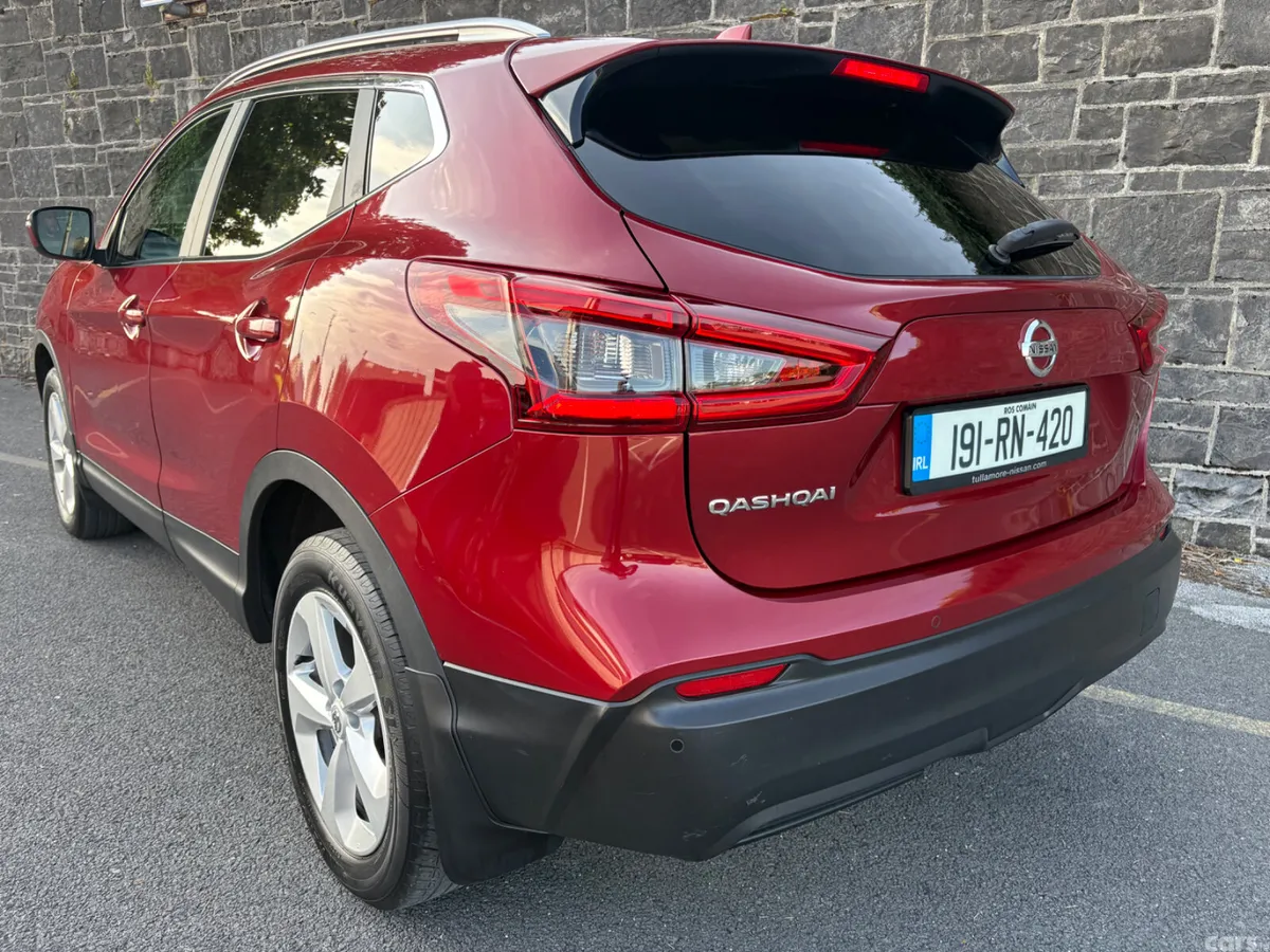Nissan Qashqai MPV, Diesel, 2019, Red