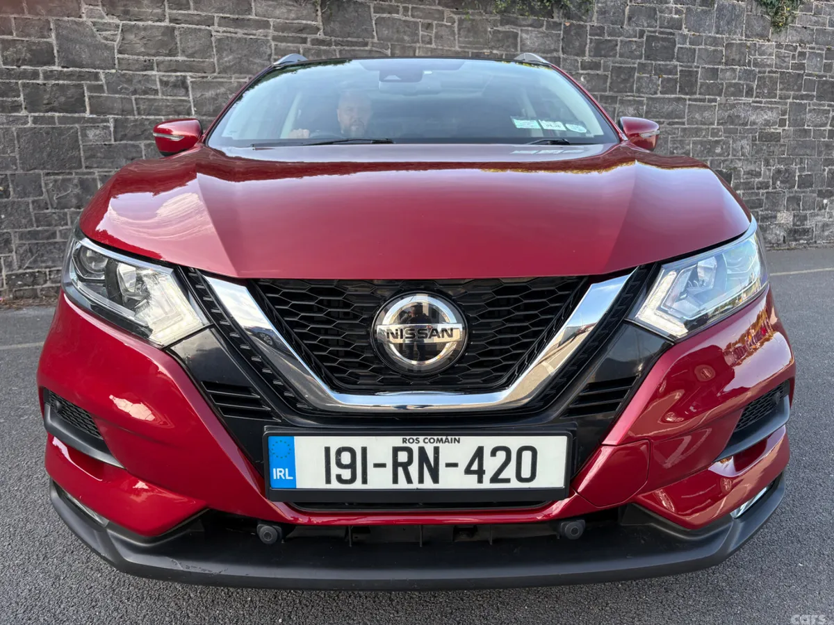 Nissan Qashqai MPV, Diesel, 2019, Red