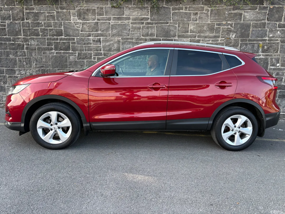 Nissan Qashqai MPV, Diesel, 2019, Red