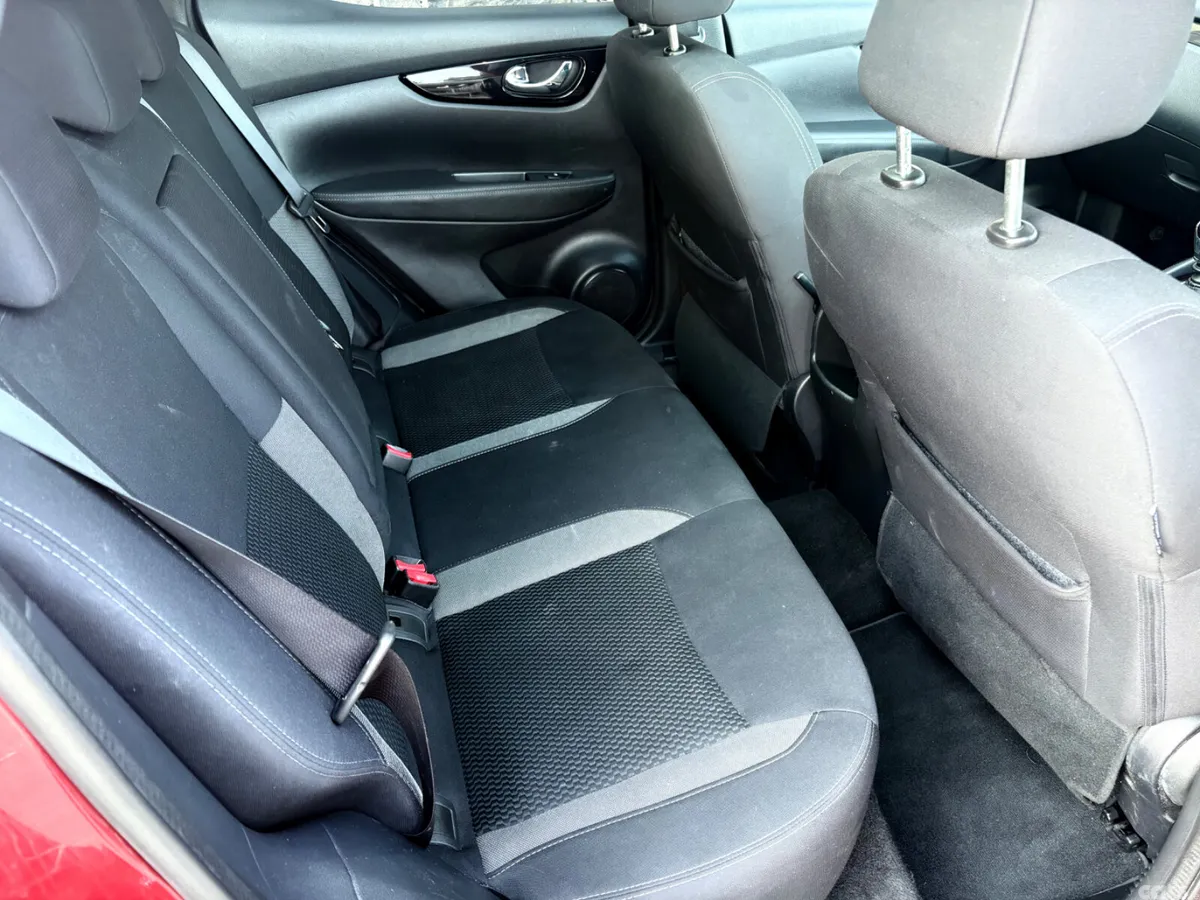 Nissan Qashqai MPV, Diesel, 2019, Red