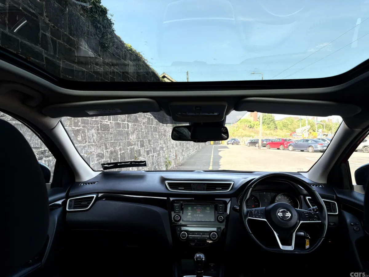 Nissan Qashqai MPV, Diesel, 2019, Red
