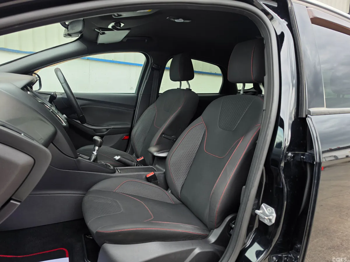 Ford Focus Hatchback, Diesel, 2017, Black