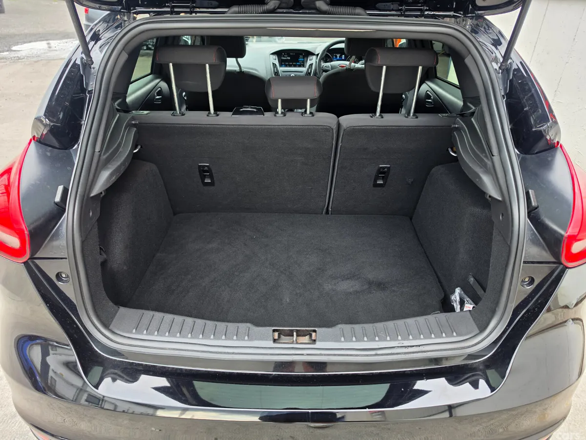 Ford Focus Hatchback, Diesel, 2017, Black