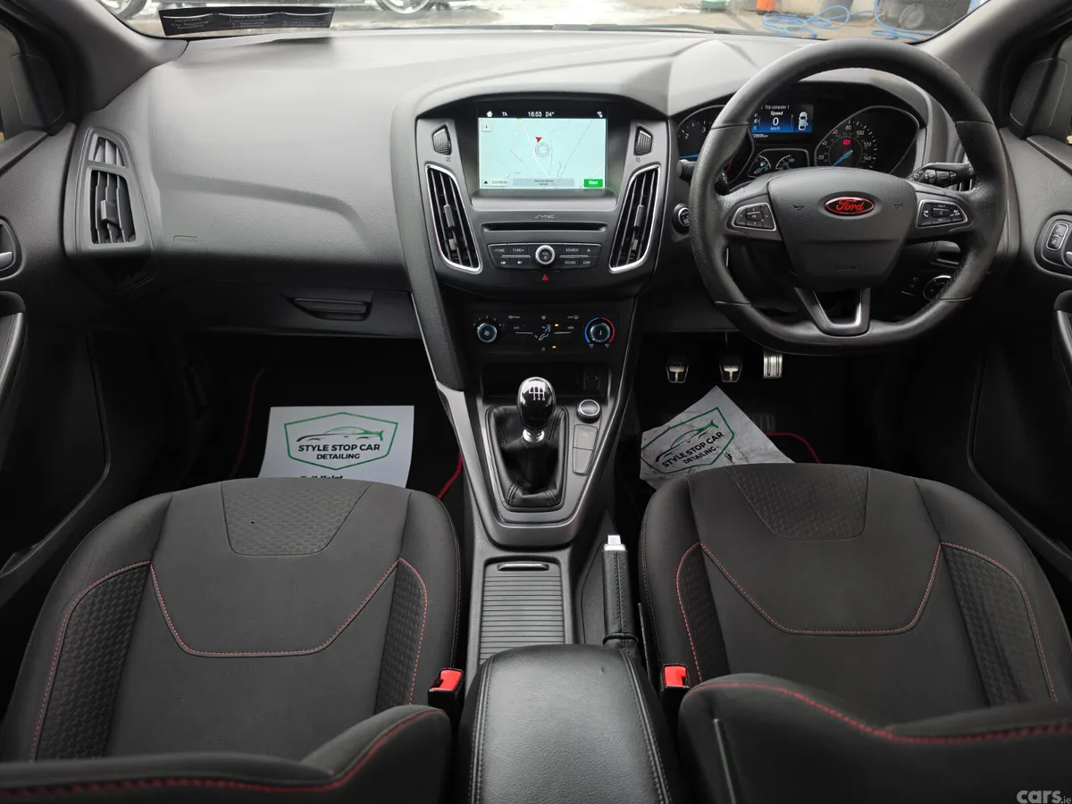 Ford Focus Hatchback, Diesel, 2017, Black