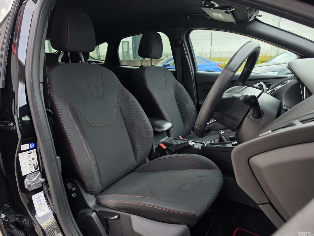 Ford Focus Hatchback, Diesel, 2017, Black