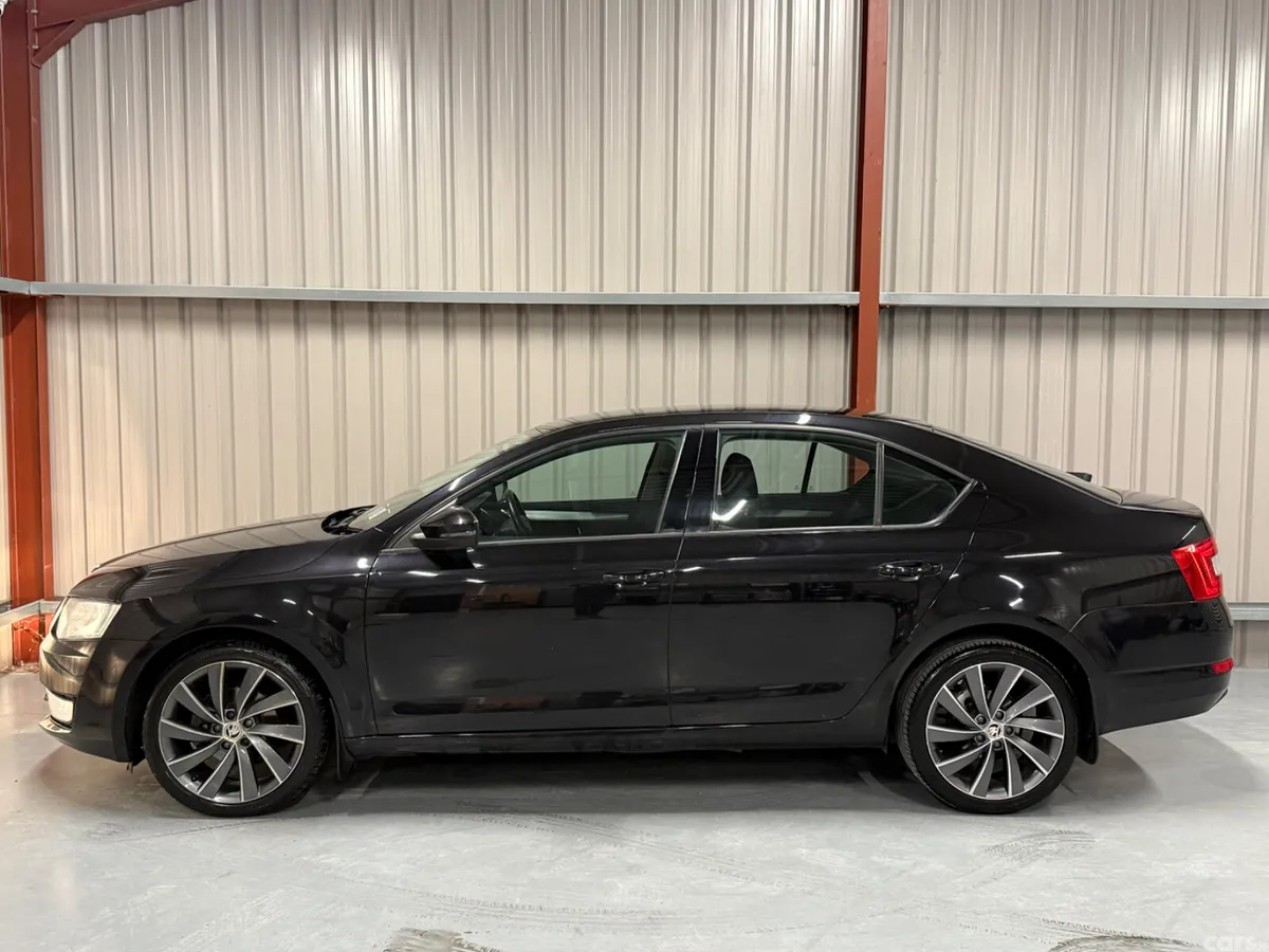 Skoda Octavia Saloon, Diesel, 2017, Black