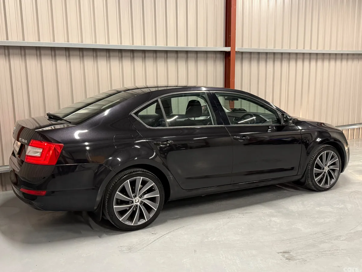 Skoda Octavia Saloon, Diesel, 2017, Black