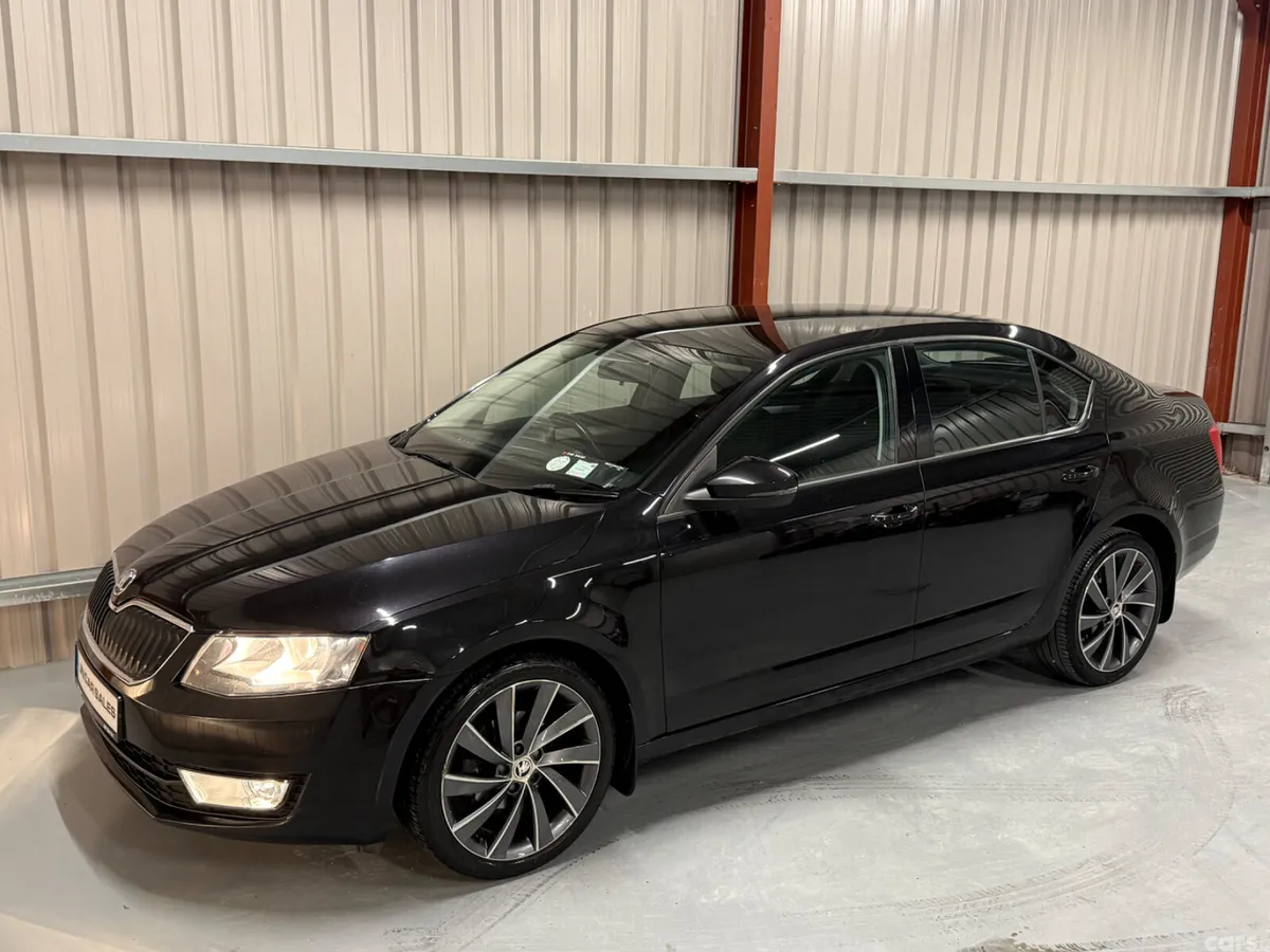 Skoda Octavia Saloon, Diesel, 2017, Black