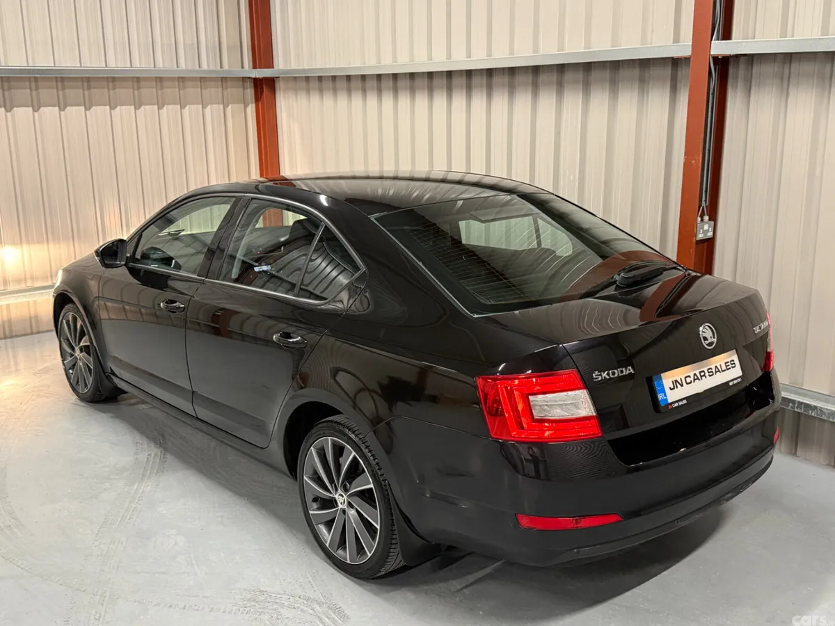 Skoda Octavia Saloon, Diesel, 2017, Black