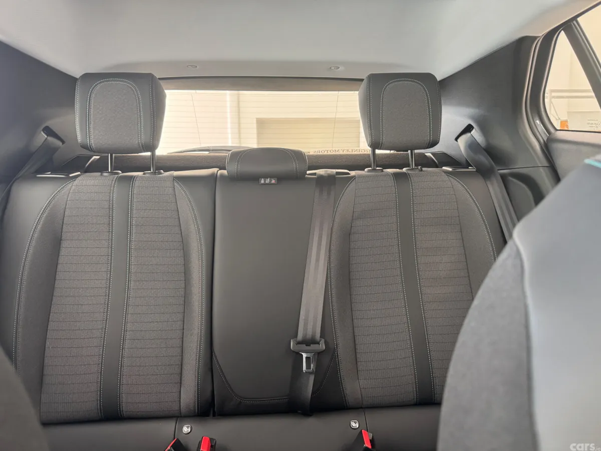 Peugeot 2008 MPV, Petrol, 2022, Grey