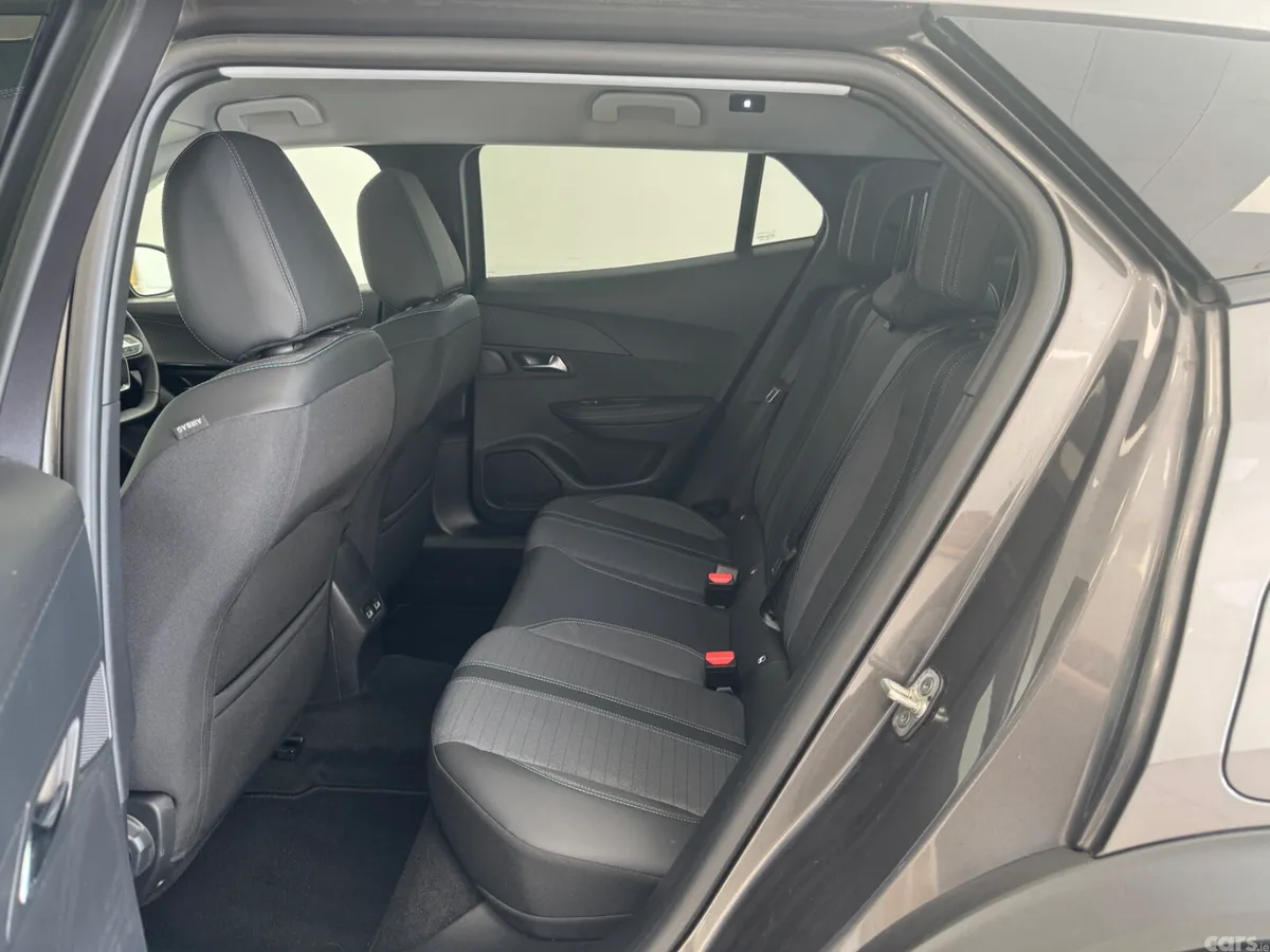 Peugeot 2008 MPV, Petrol, 2022, Grey
