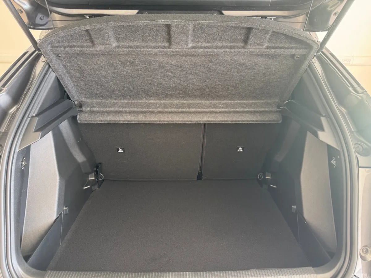 Peugeot 2008 MPV, Petrol, 2022, Grey