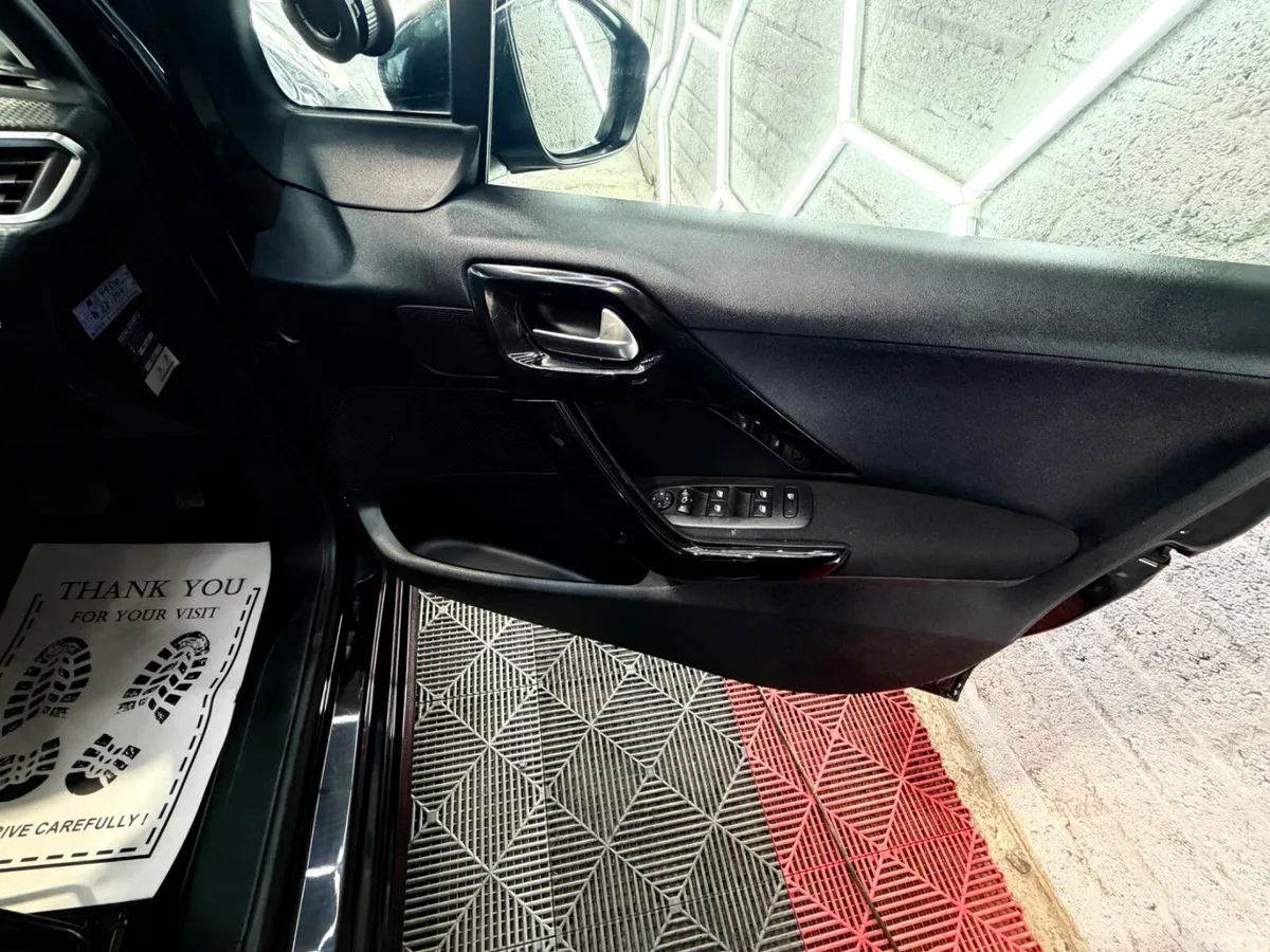 Peugeot 208 Hatchback, Petrol, 2017, Black