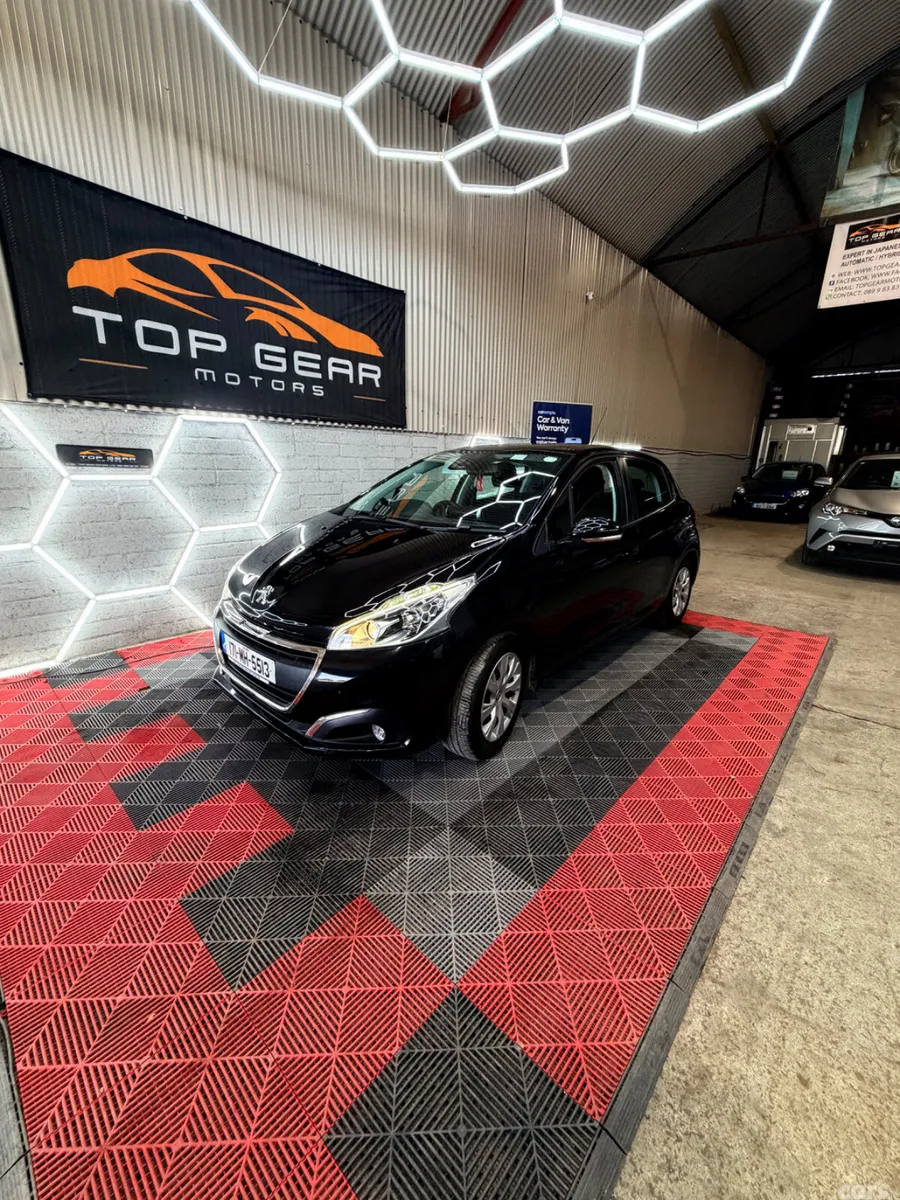 Peugeot 208 Hatchback, Petrol, 2017, Black