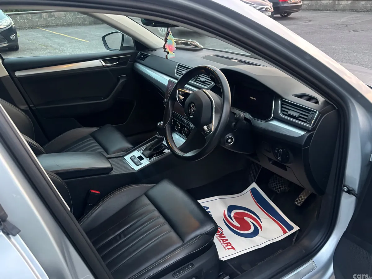 Skoda Superb Hatchback, Diesel, 2022, Silver