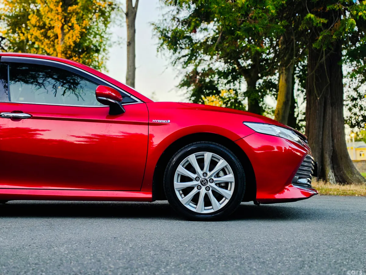Toyota Camry Saloon, Petrol Hybrid, 2018, Red
