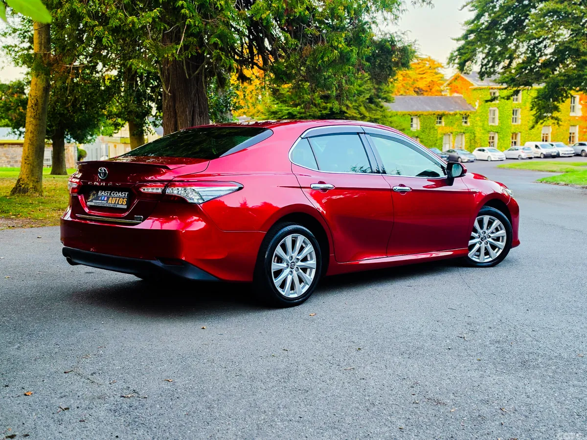Toyota Camry Saloon, Petrol Hybrid, 2018, Red
