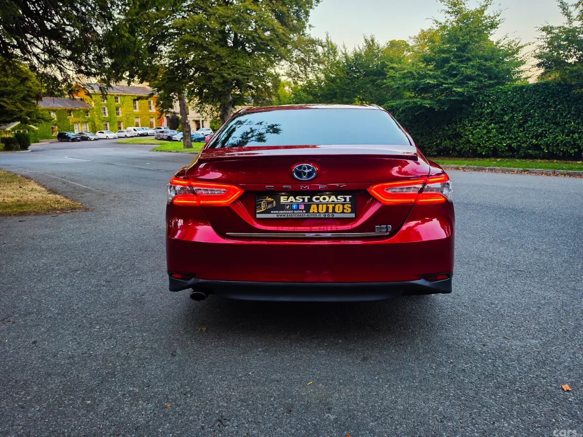 Toyota Camry Saloon, Petrol Hybrid, 2018, Red