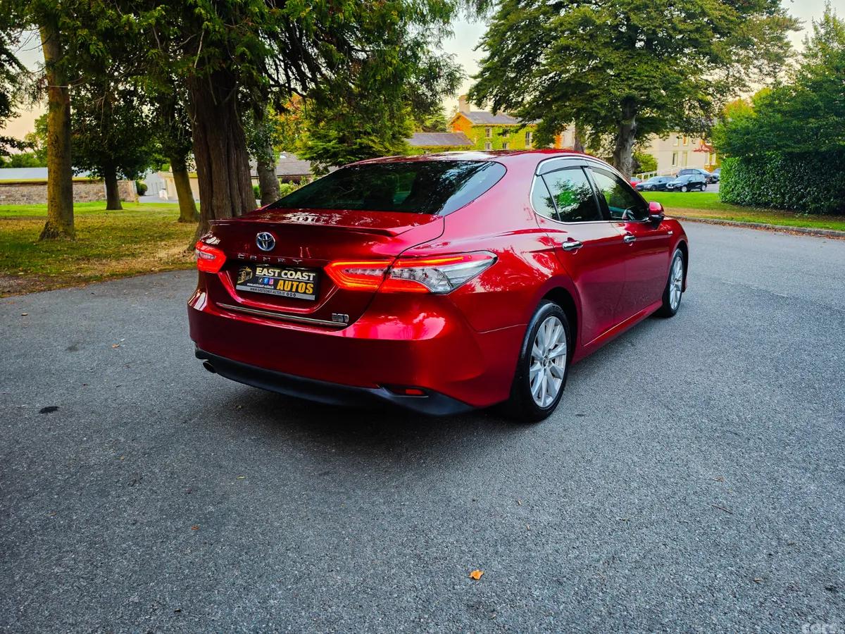 Toyota Camry Saloon, Petrol Hybrid, 2018, Red
