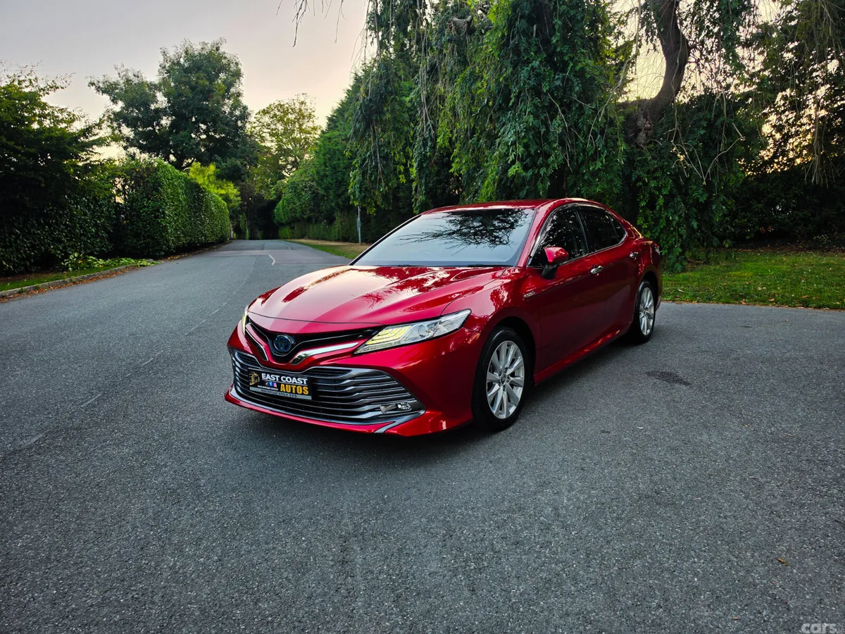 Toyota Camry Saloon, Petrol Hybrid, 2018, Red