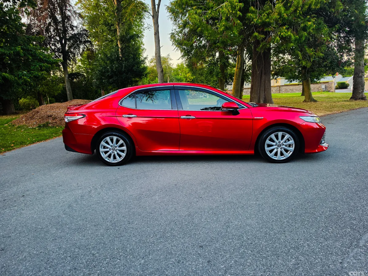 Toyota Camry Saloon, Petrol Hybrid, 2018, Red